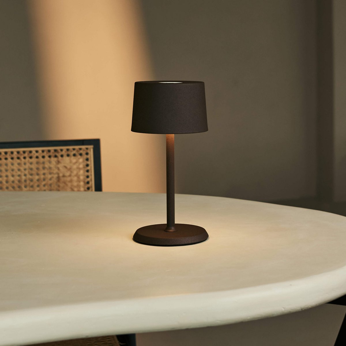 Tavellio-Amsterdam - David Mocha Brown oplaadbare tafellamp 2 in 1 met verstelbare hoogte - dimpelbaar en draadloos met 120 uur batterij