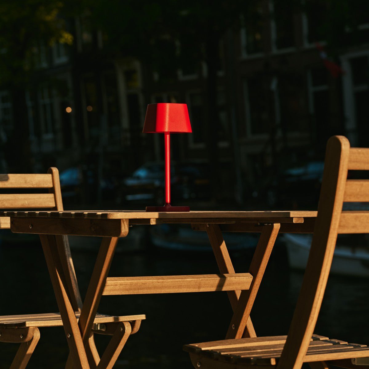 Tavellio-Amsterdam - Ava Berry Red - Oplaadbare tafellamp | Stijlvol, draadloos en dimbaar