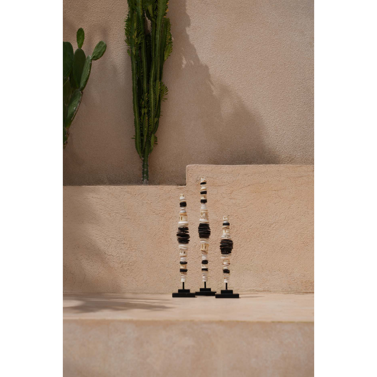 Bazar Bizar - Dekostatue auf Ständer 'Money Shell' (Schwarz Weiß, M)