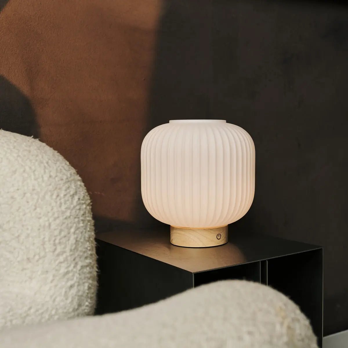 Tavellio-Amsterdam - LYLA Unieke oplaadbare lamp - Frosted glas en houten basis, dimable, 3 lichte modi