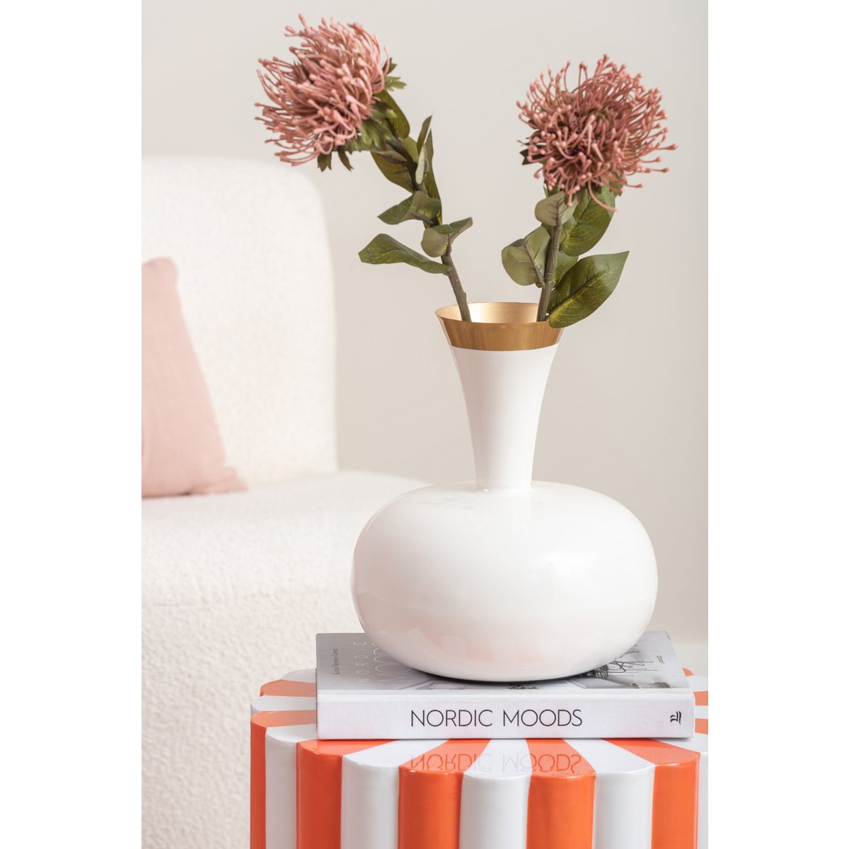 Present Time - Vase Yara Groß