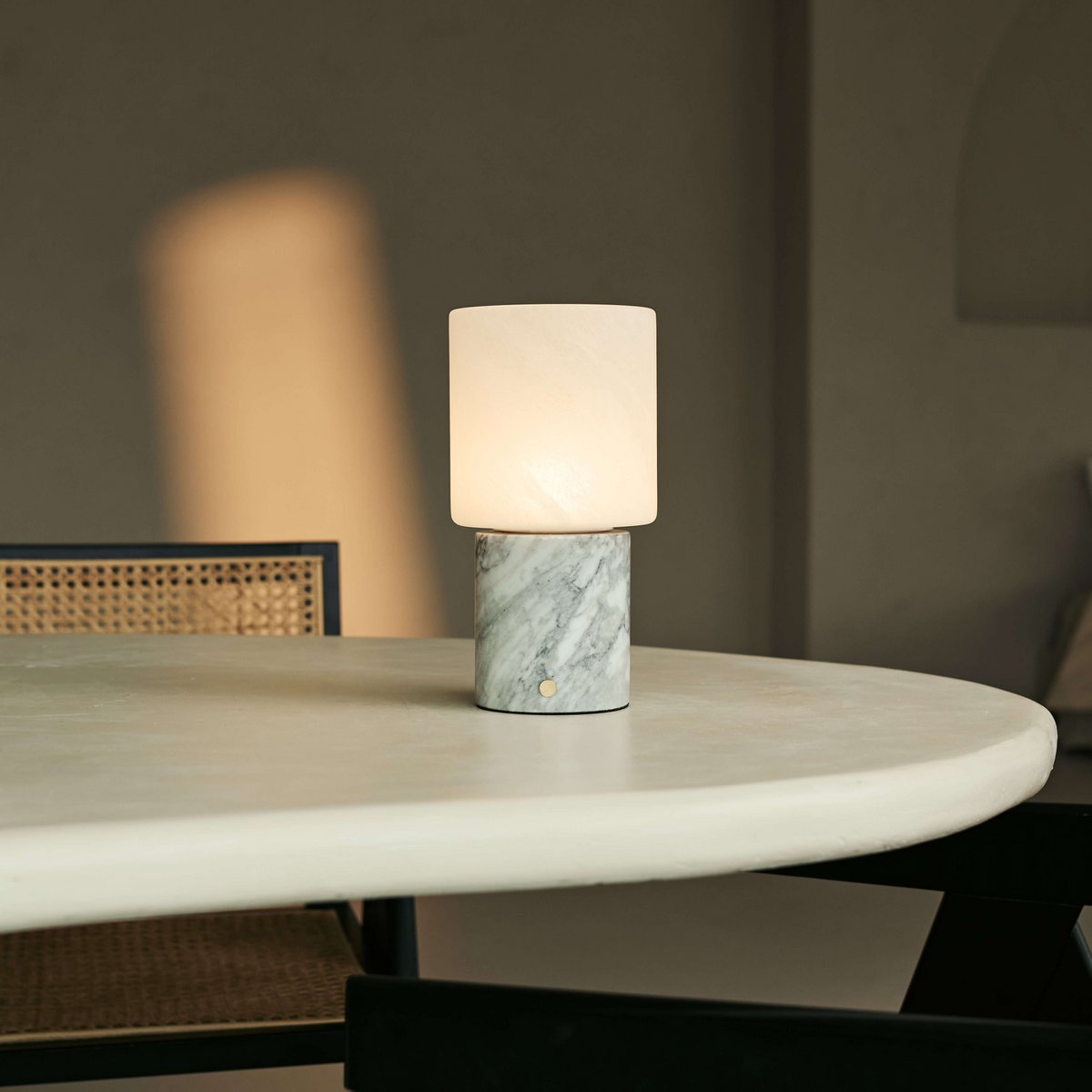 Tavellio-Amsterdam - Cuyp White / Bianco Statuarietto - Marmeren oplaadbare tafellamp