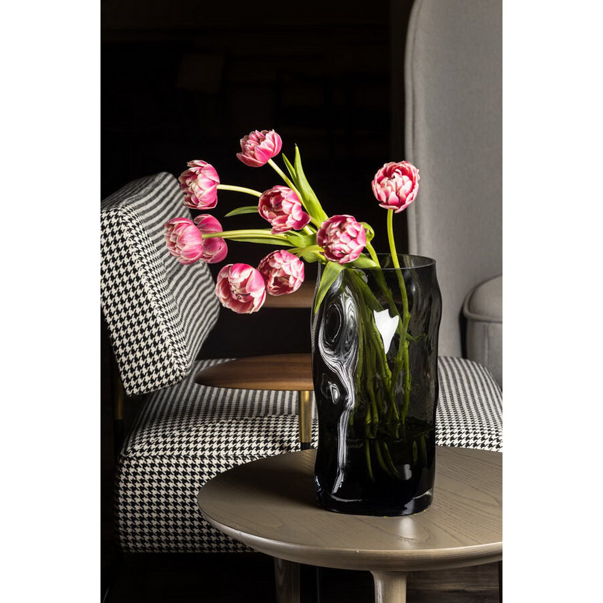 Element Accessories - Cilindrische glazen vaas met onregelmatige vorm, zoals zwart hout. ABU30GR