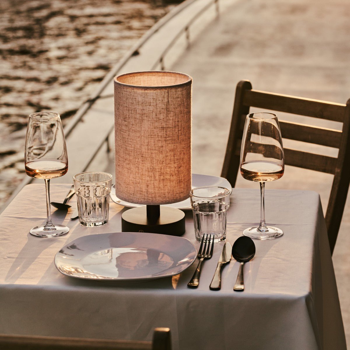 Tavellio-Amsterdam - Ben donkerbruine houten tafellamp - Oplaadbaar en dimbaar