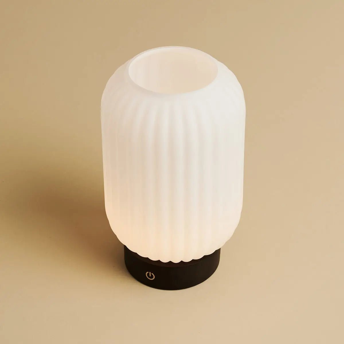 Tavellio-Amsterdam - Lilly donkerbruin unieke oplaadbare lamp - matglaslamp, houten basis, dimable, 3 lichte modi