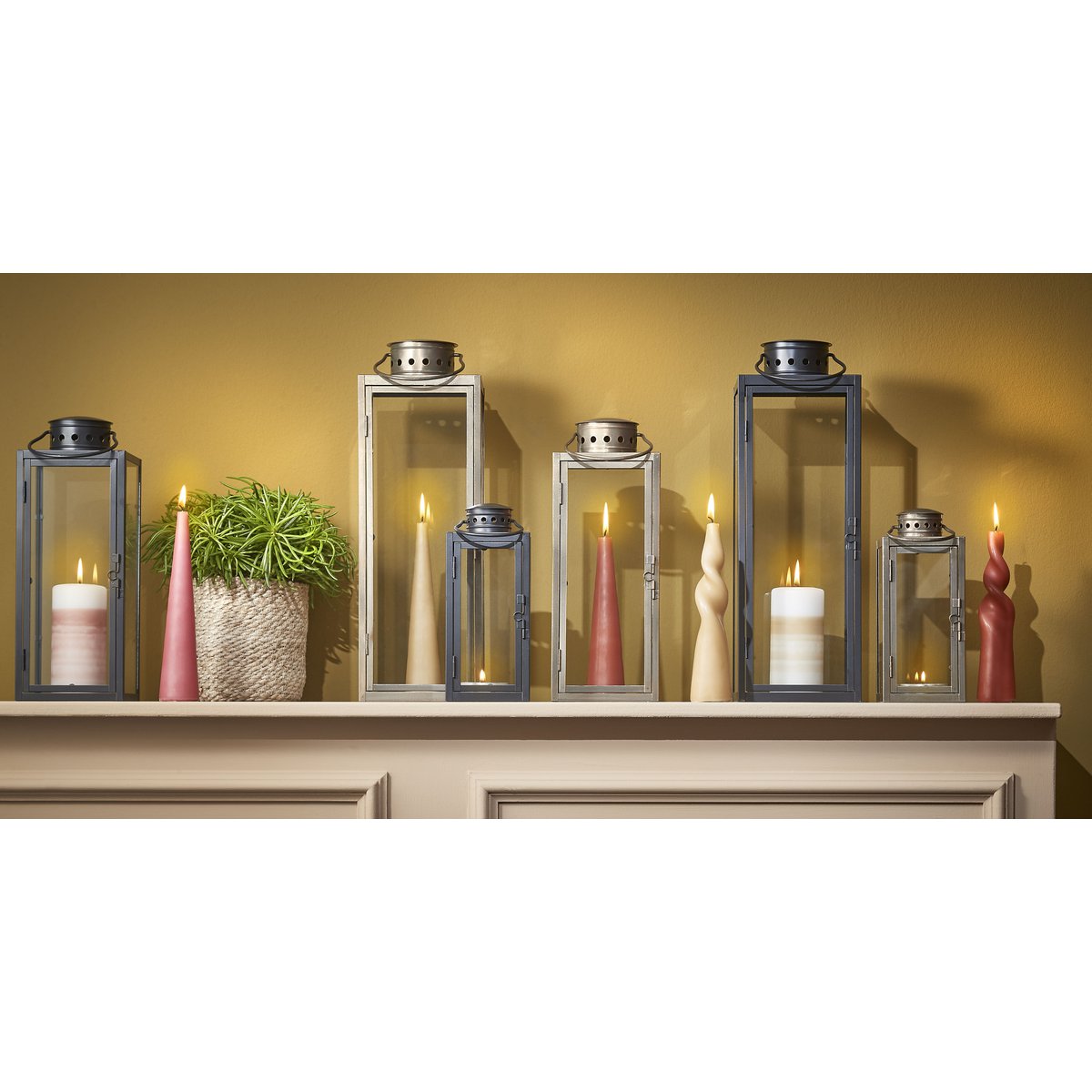 Glimmerdekorationen – Arzilla-Laterne – L14 x B13 x H35 cm – Gold