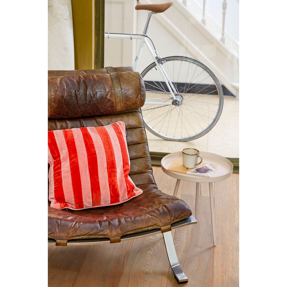 Mica Decorations - Flores Bijzettafel - H49 x Ø42 cm - Metaal - Beige