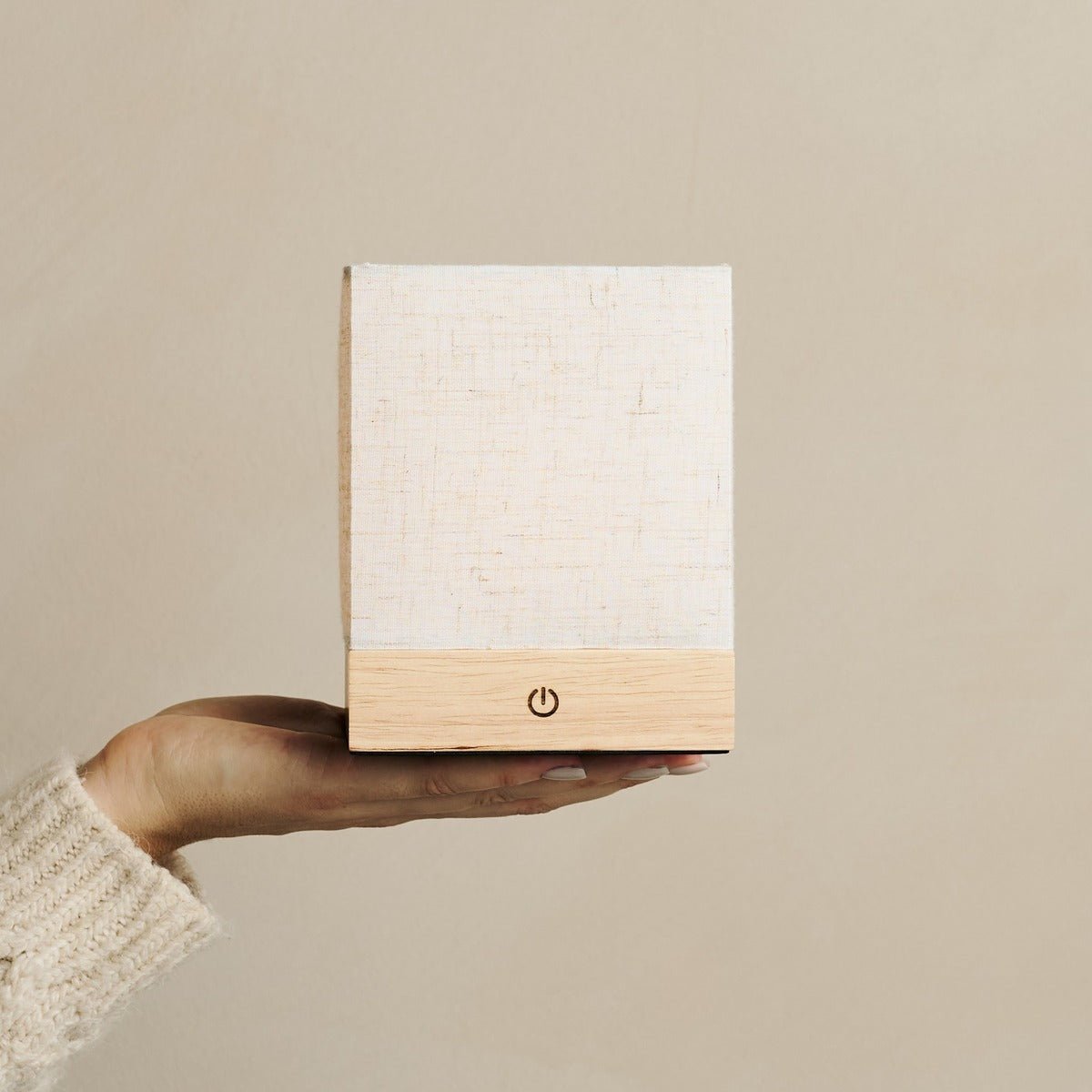 Tavellio-Amsterdam - Zano lichtbruine draadloze lamp met hout en linnen