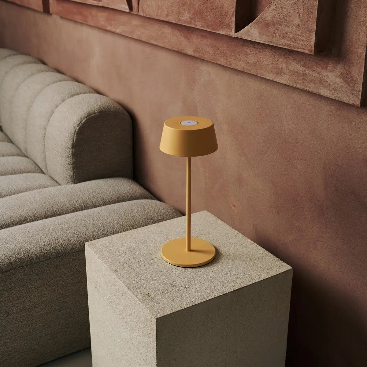 Tavellio-Amsterdam - Hugo Amber gele oplaadbare ijzeren tafellamp - dimbaar, stijlvol en draadloos