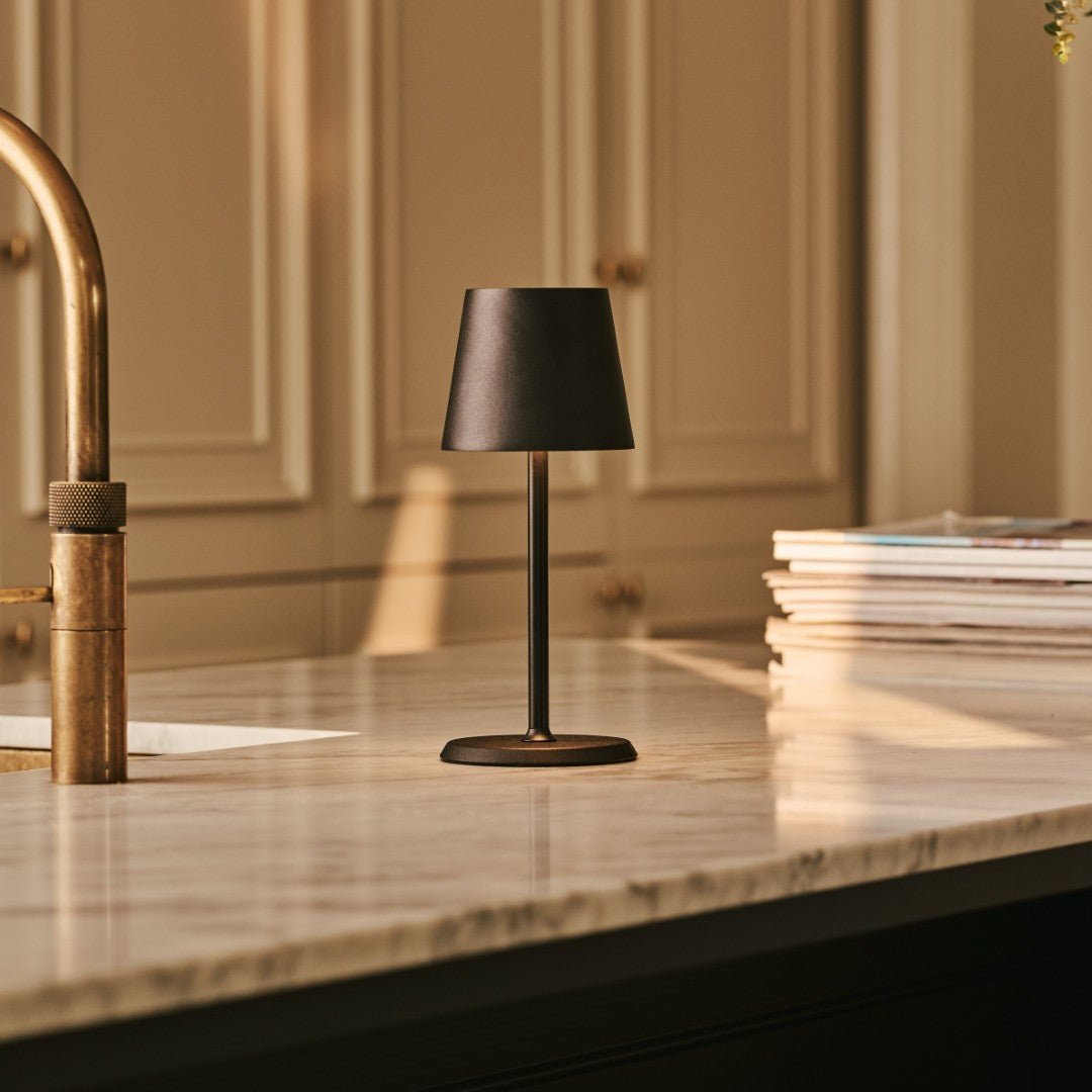 Tavellio-Amsterdam - James Black oplaadbare ijzeren tafellamp – draadloos, dimbaar en elegant