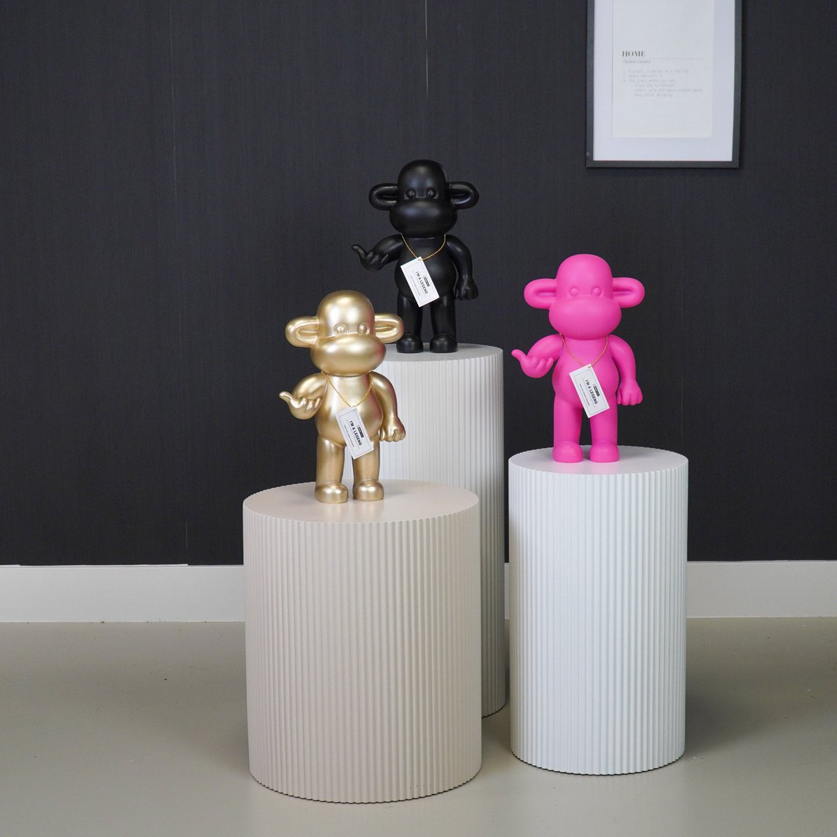 Housevitamin - Ornament - hang losse aap beeldje 'de legende' - polyresin - goud - 20,5x13,5x35cm