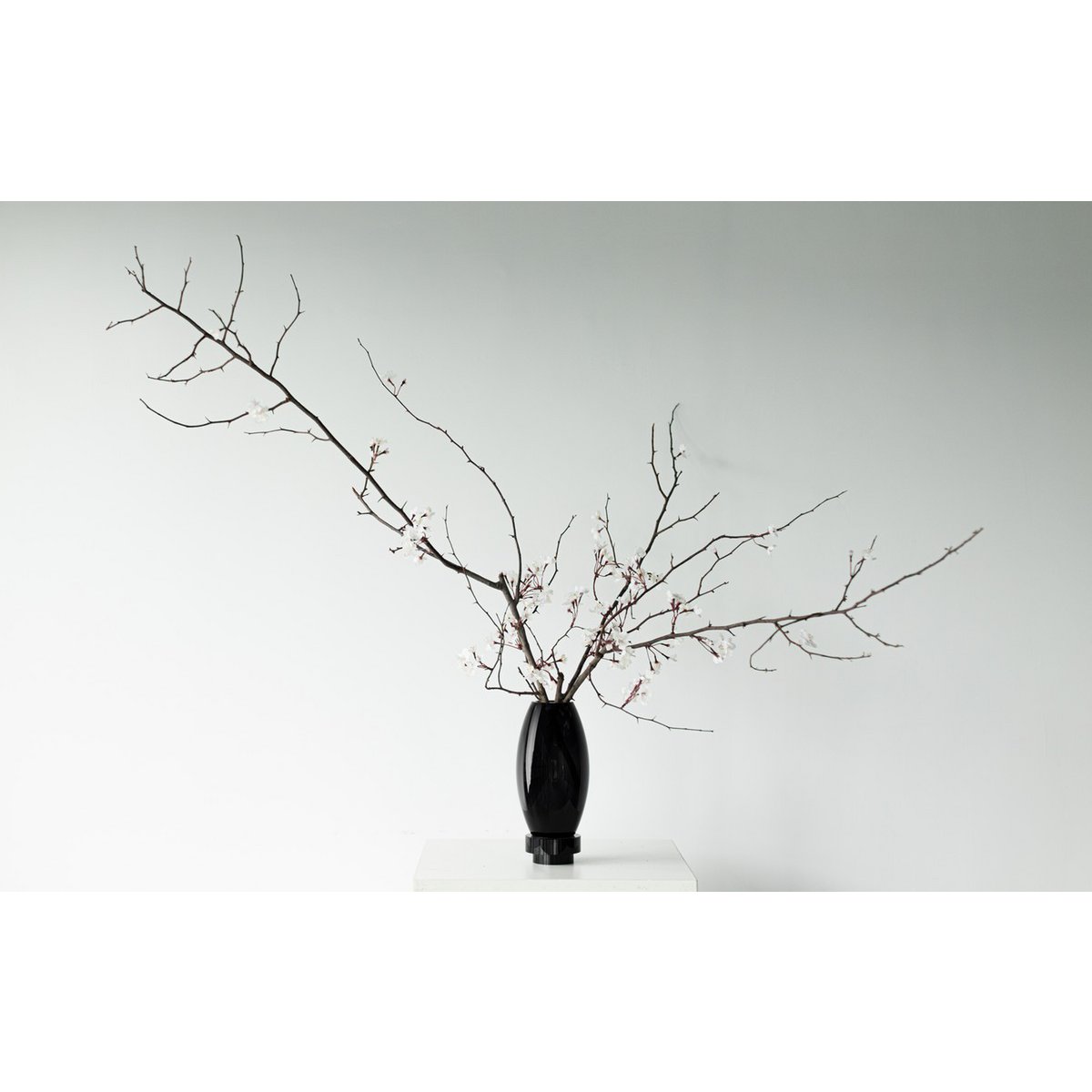 Element Accessories - Moderne vaas, innovatief design, zwart high end glas. RUD30