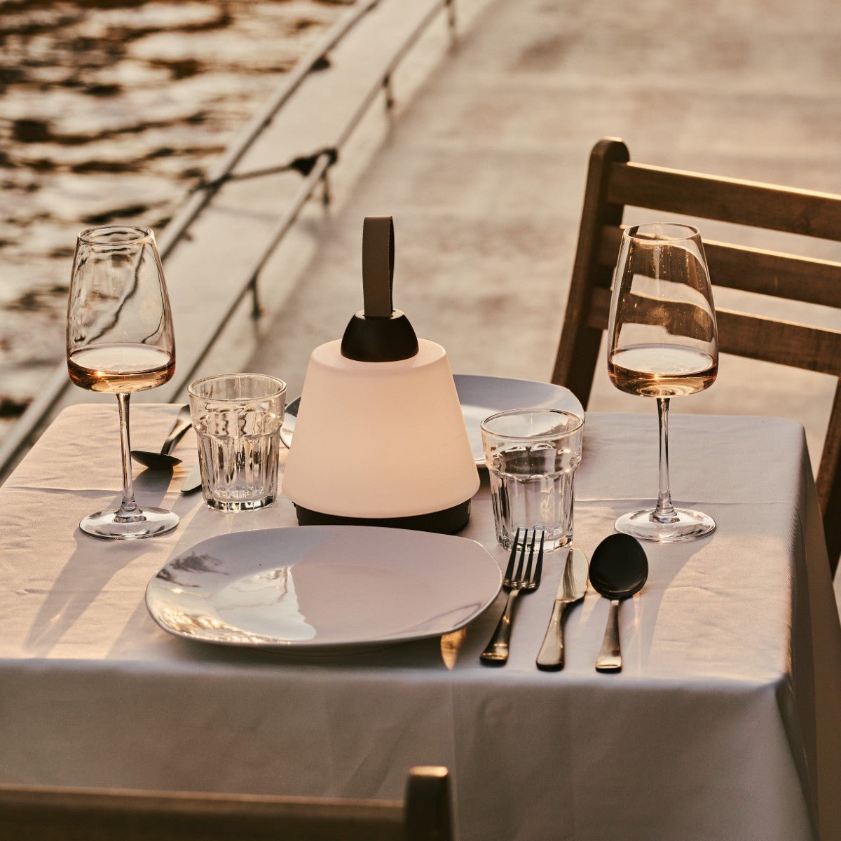 Tavellio-Amsterdam - Liv donkerbruine oplaadbare lamp – leren band, dimbaar, draadloos