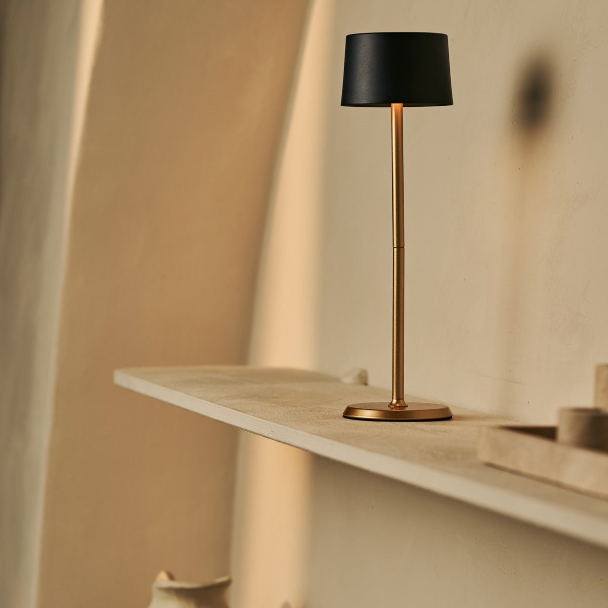 Tavellio-Amsterdam - David Black & Gold oplaadbare tafellamp 2 op 1 met verstelbare hoogte - dimbaar en draadloos met 120 uur batterij