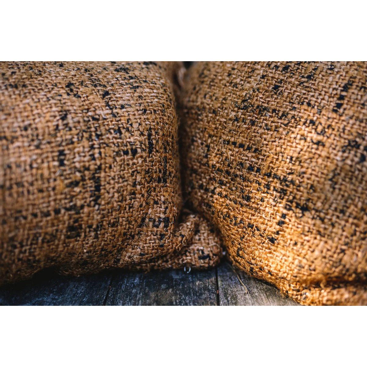 Bazar Bizar - Kussenhoes 'Oh My Gee' (Cinnamon Zwart, 60x60)