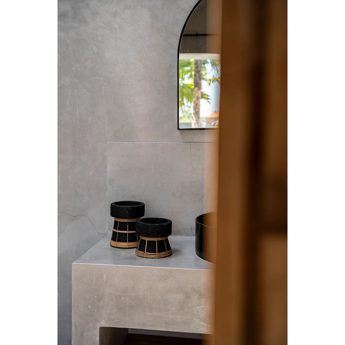 Bazar Bizar - Kaarsenhouder 'Serene' (Zwart Naturel, M)