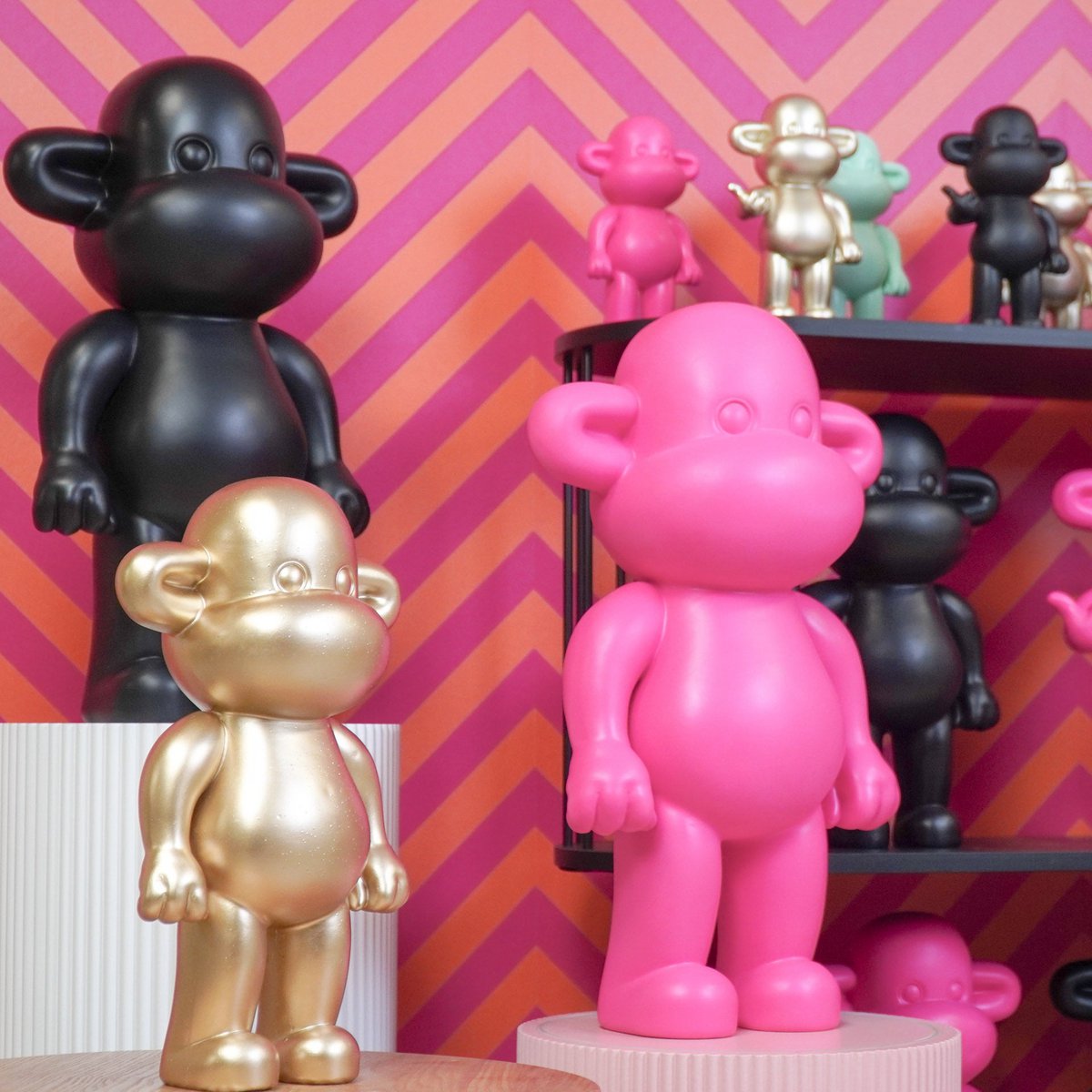 Housevitamin - Ornament - aap -beeldje 'de legende'- polyresin - goud - 20,5x13,5x35cm