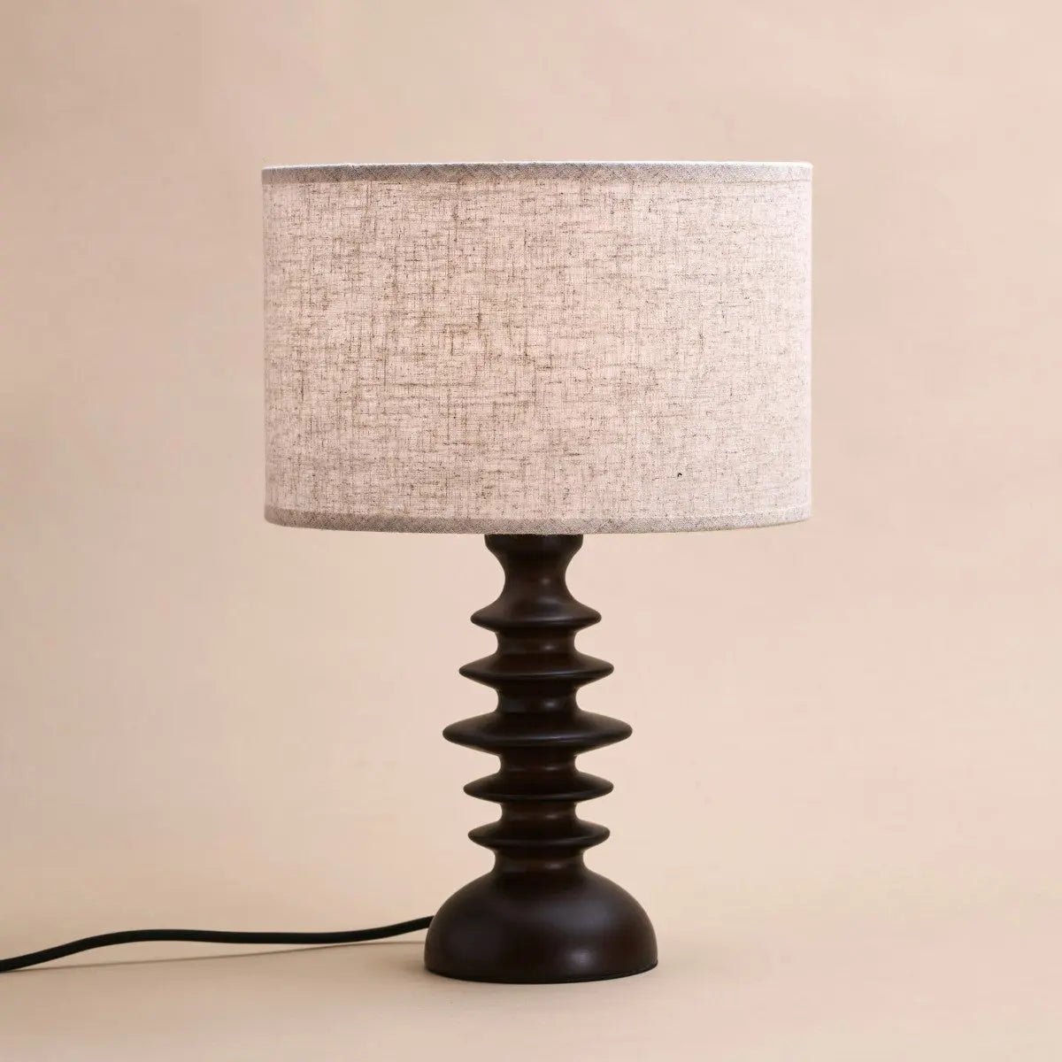 Tavellio-Amsterdam - Bodhi donkerbruine houten lamp met beige lampenkap – elegante verlichting voor elke kamer
