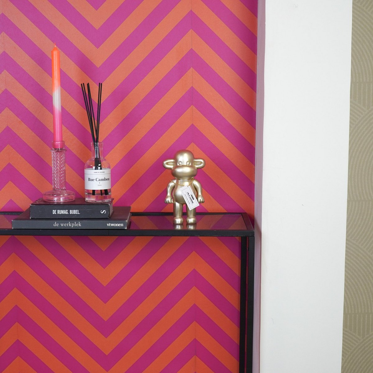 Housevitamin - Ornament - aap -beeldje 'de legende'- polyresin - goud - 11x7x19cm