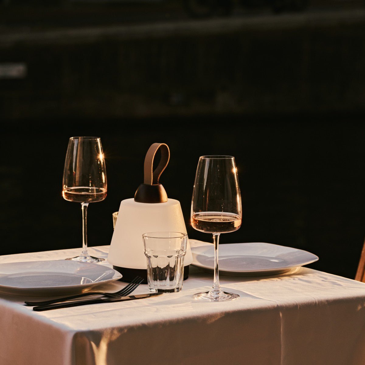 Tavellio-Amsterdam - Liv donkerbruine oplaadbare lamp – leren band, dimbaar, draadloos