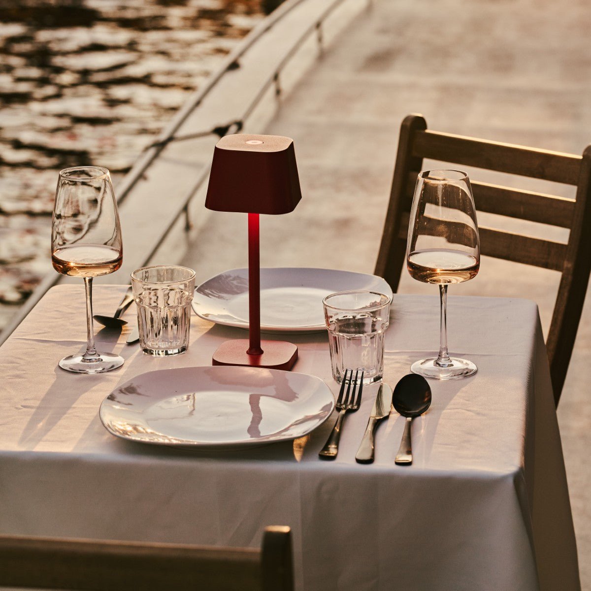 Tavellio-Amsterdam - Ava Berry Red - Oplaadbare tafellamp | Stijlvol, draadloos en dimbaar