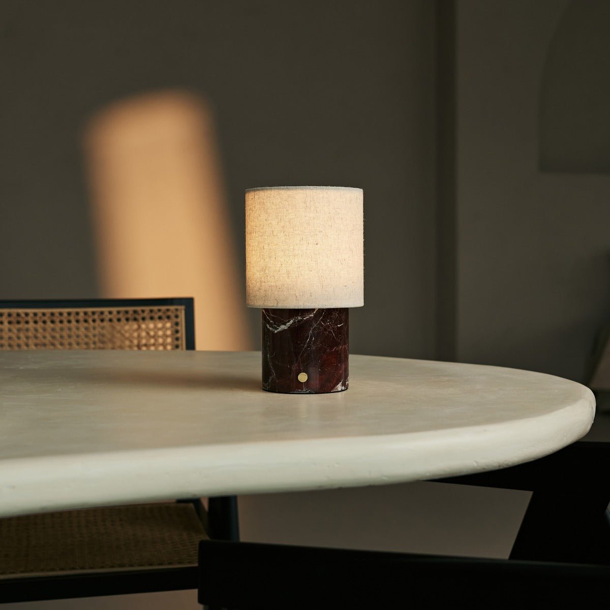 Tavellio-Amsterdam - Onoda rood / rosso levanto - marmeren oplaadbare tafellamp - met linnen verwisselbare lampenkamp