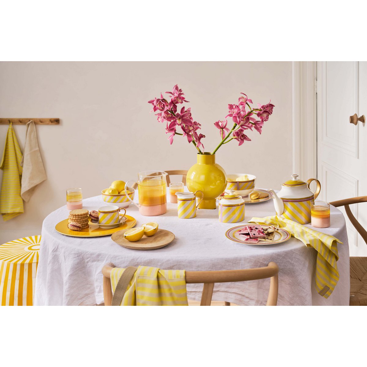 Pip Studio - Pitcher Pip Chique Yellow 1.6ltr