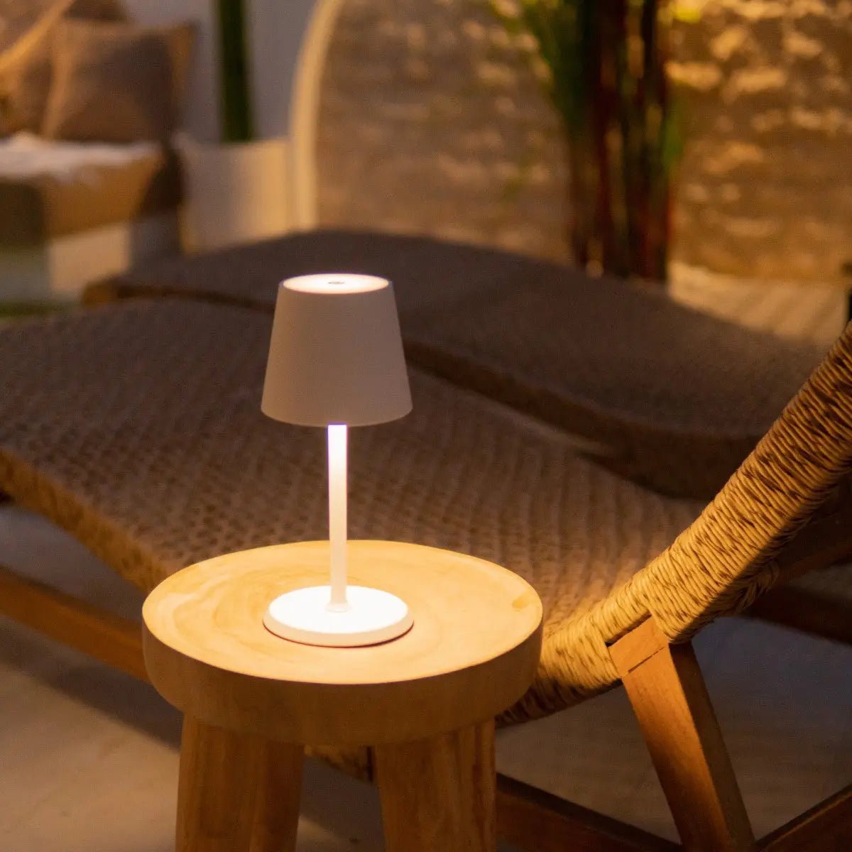 Tavellio-Amsterdam - James White oplaadbare tafellamp – draadloos, dimbaar en elegant