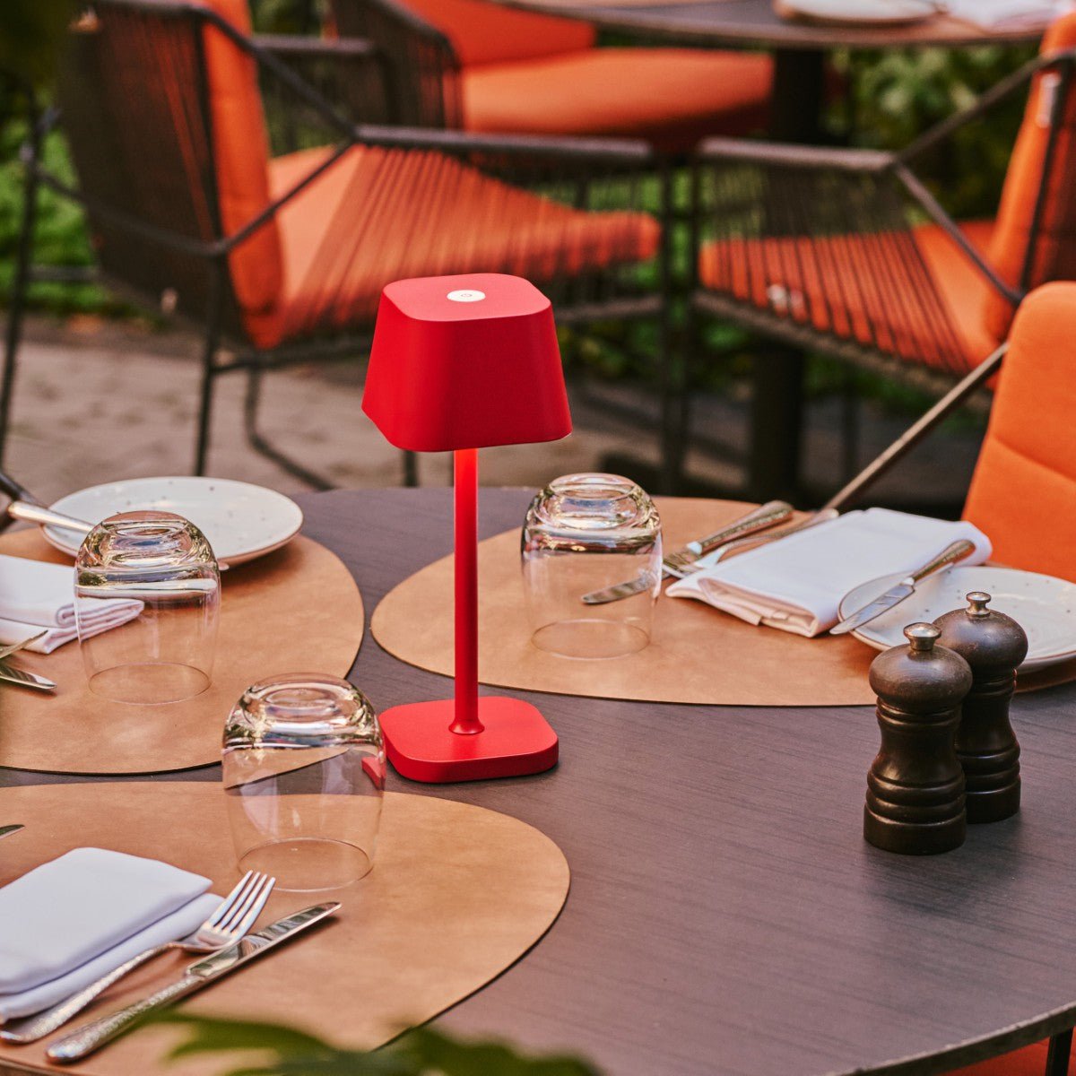 Tavellio-Amsterdam - Ava Berry Red - Oplaadbare tafellamp | Stijlvol, draadloos en dimbaar