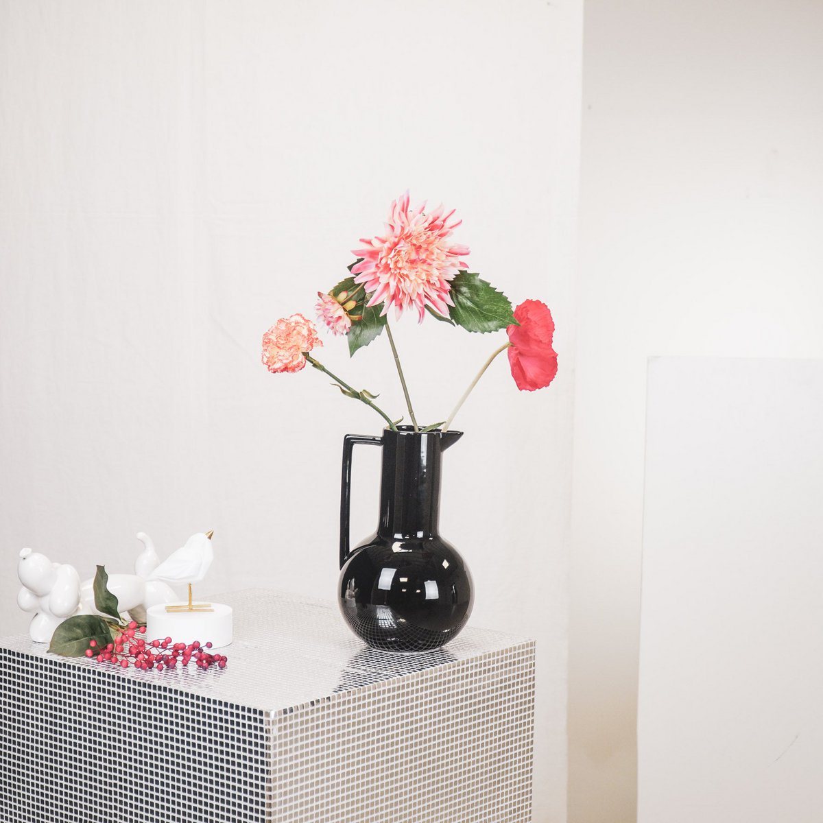 Housevitamin - Vase und Krug 'Black' (Keramik, 27,5cm)