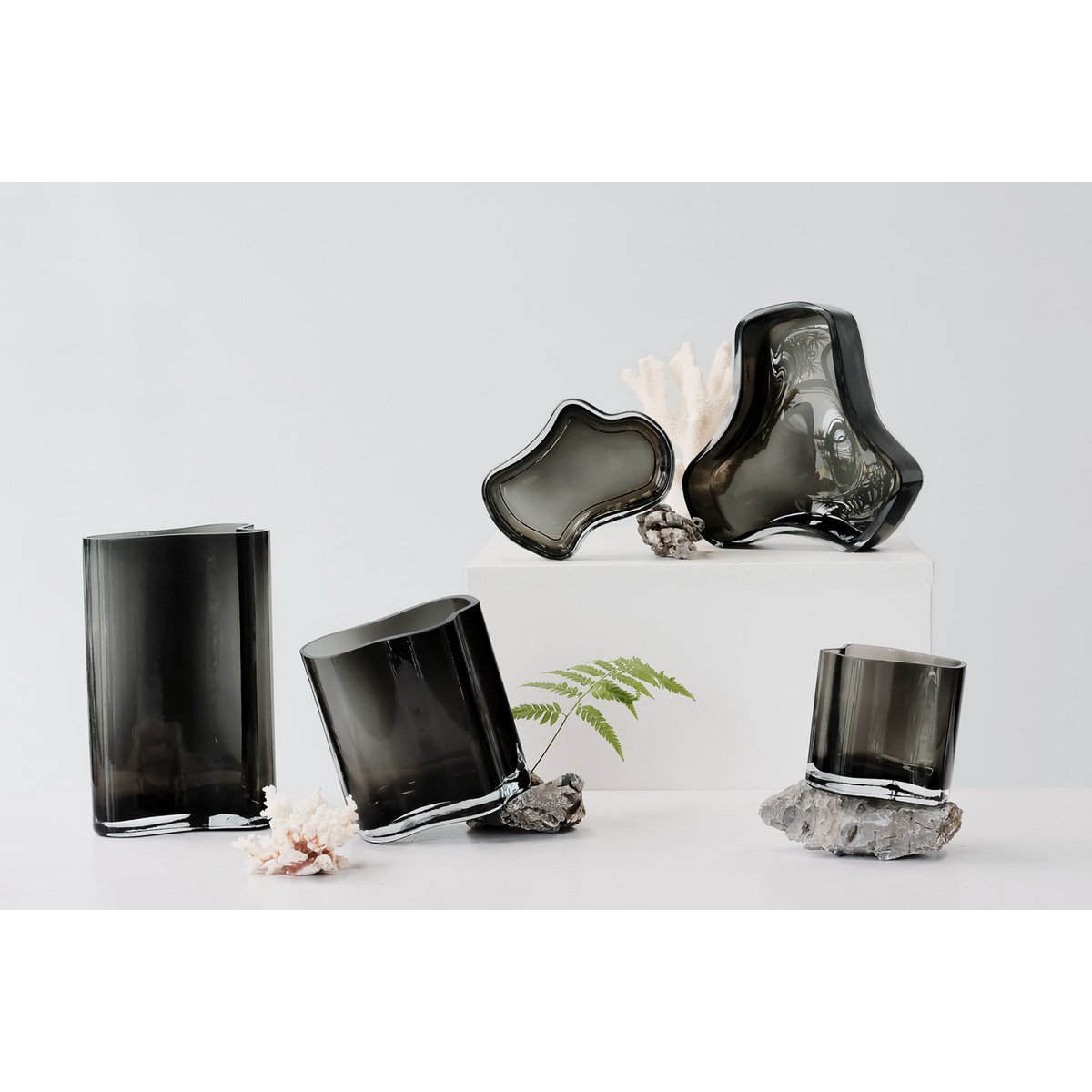 Element Accessories - Nieuwe moderne design vaas geïnspireerd op CORAL en Aalto, COR13 grijs