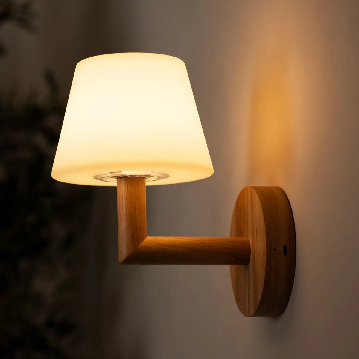 Tavellio-Amsterdam - Ted lichtbruin houten oplaadbare wandlamp | Draadloze en dimbare verlichting
