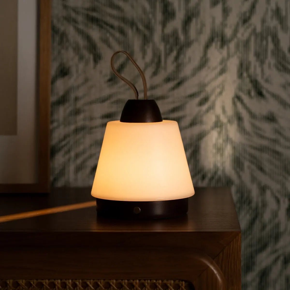 Tavellio-Amsterdam - Liv donkerbruine oplaadbare lamp – leren band, dimbaar, draadloos