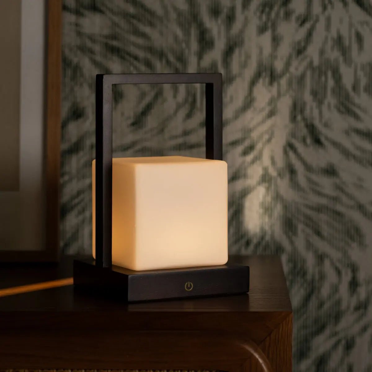 Tavellio-Amsterdam - Noah donkerbruine houten oplaadbare tafellamp met glas en houten handgreep