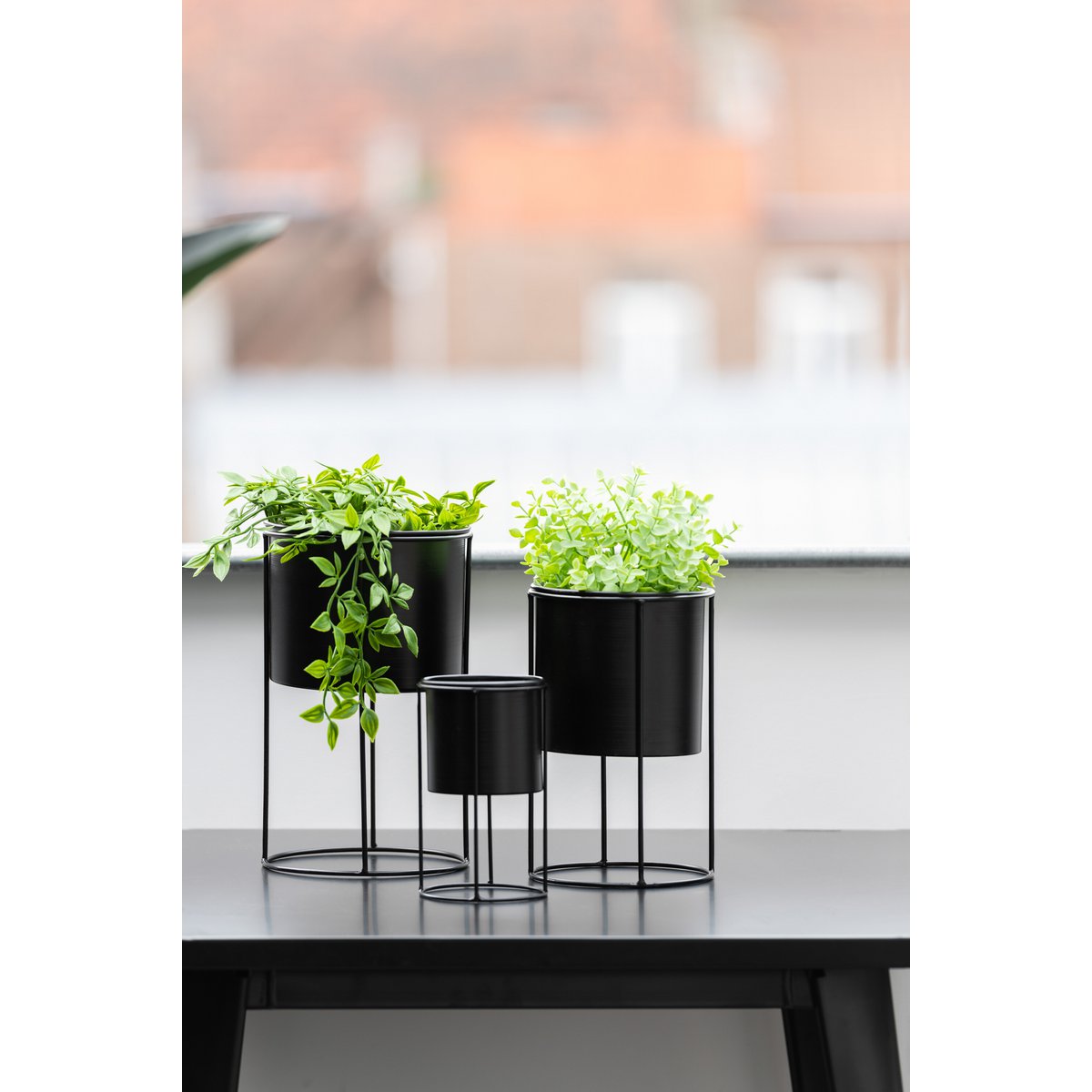 J-Line – Blumentopf auf Fuß – Metall – Schwarz – Klein – Ø11,00 cm