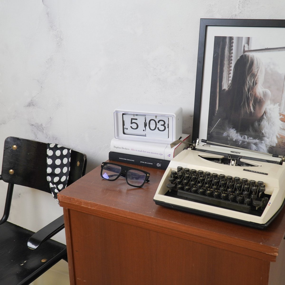 Housevitamin - Klokkastje klok flip over-wit- 22x13x11,5 cm