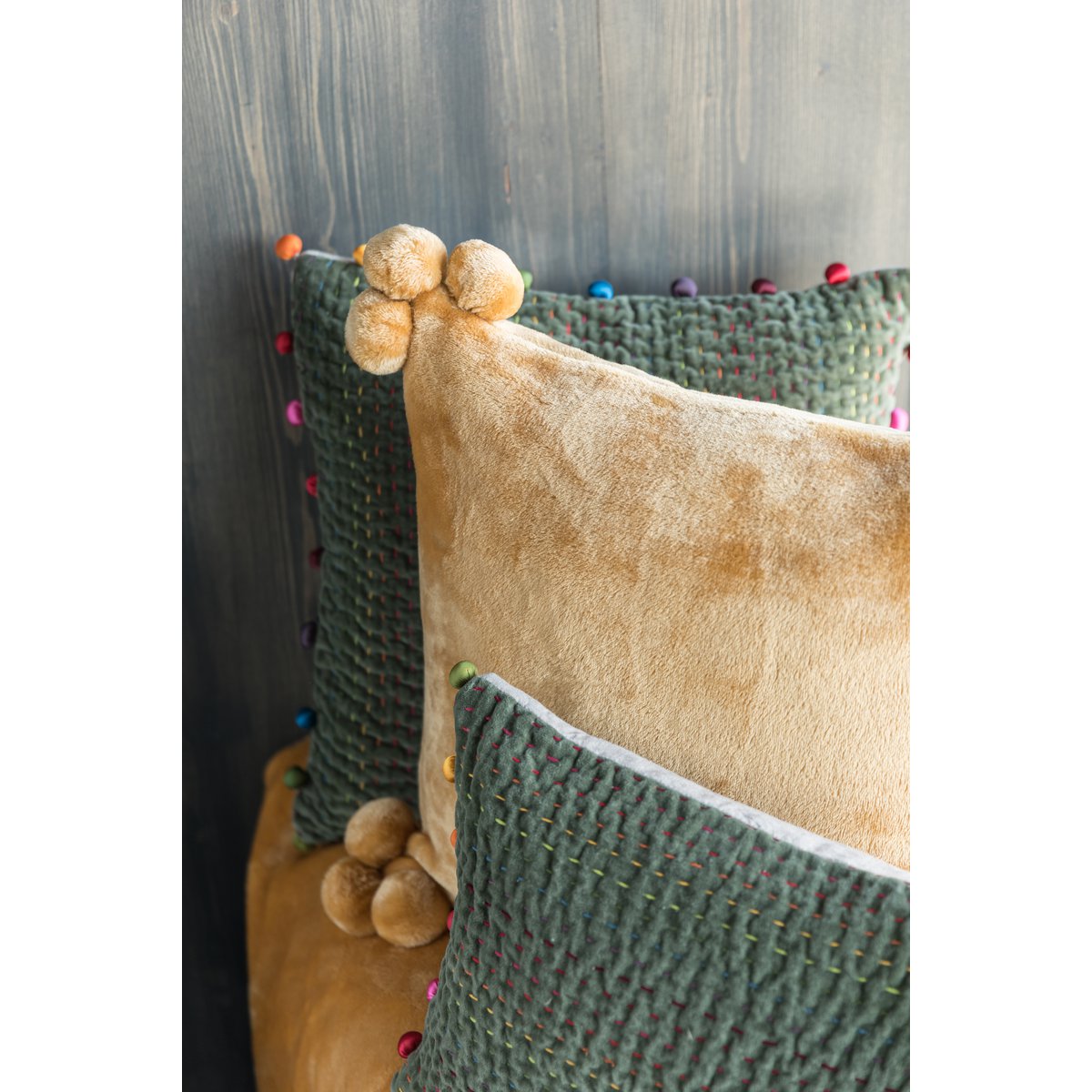 VIVARAISE - Coussin Tendre Pompon Ocre 45 x 45