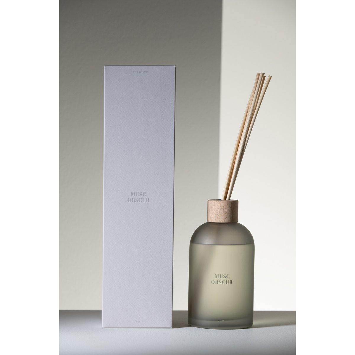 J-Line - Huile parfumée + Sticks - Accords Essentiels - Musc Obscur - Bleu