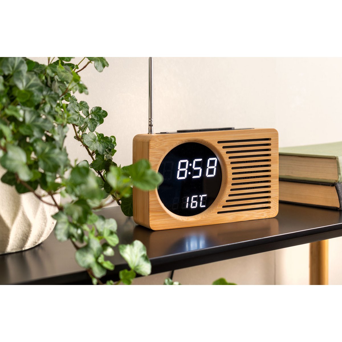 Karlsson – Retro-Radio-Wecker aus Bambus – KA5719