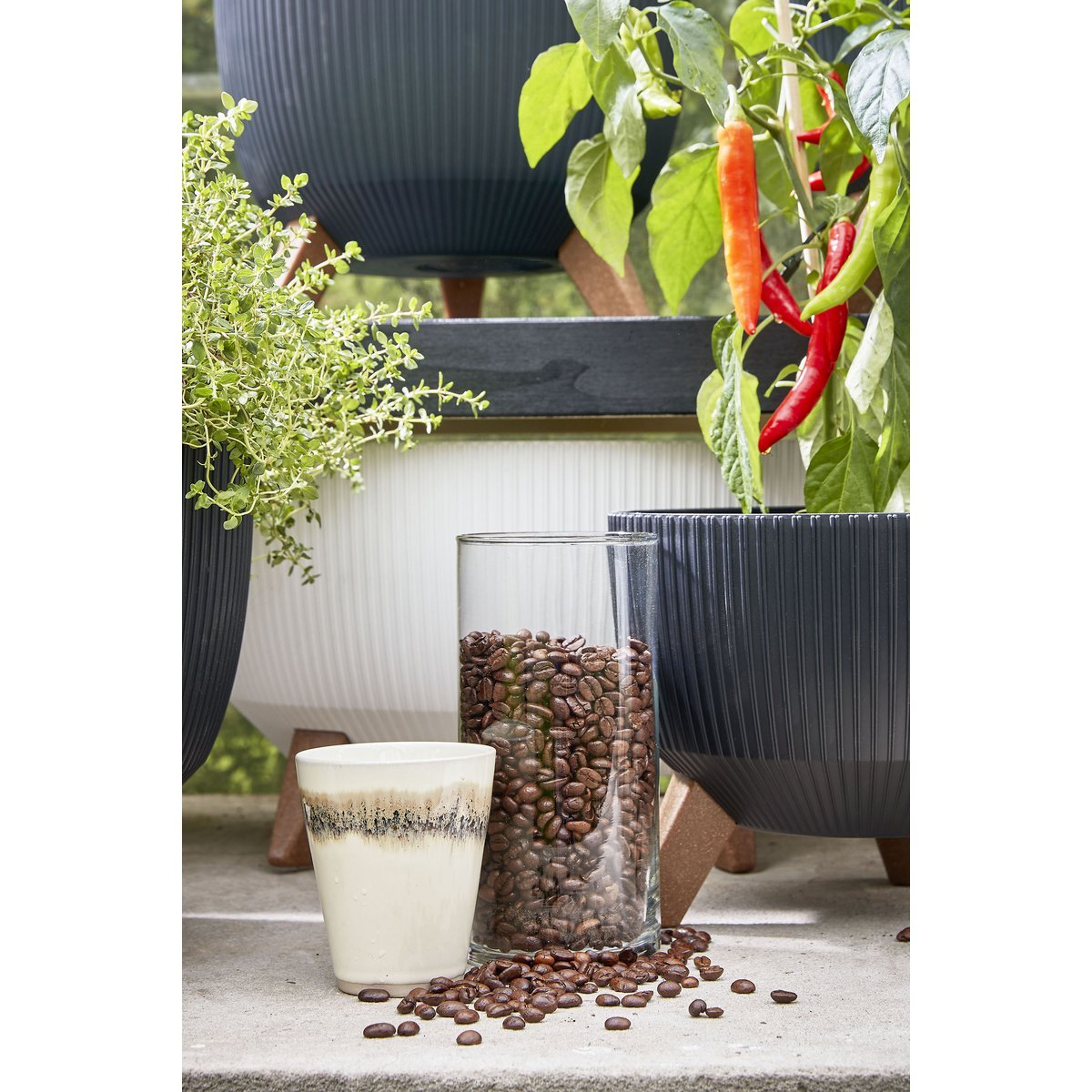 Mica Decorations - Pot de fleurs Doppio sur pieds - H22 x Ø47 cm - Plastique recyclé - FSC Mix - Noir