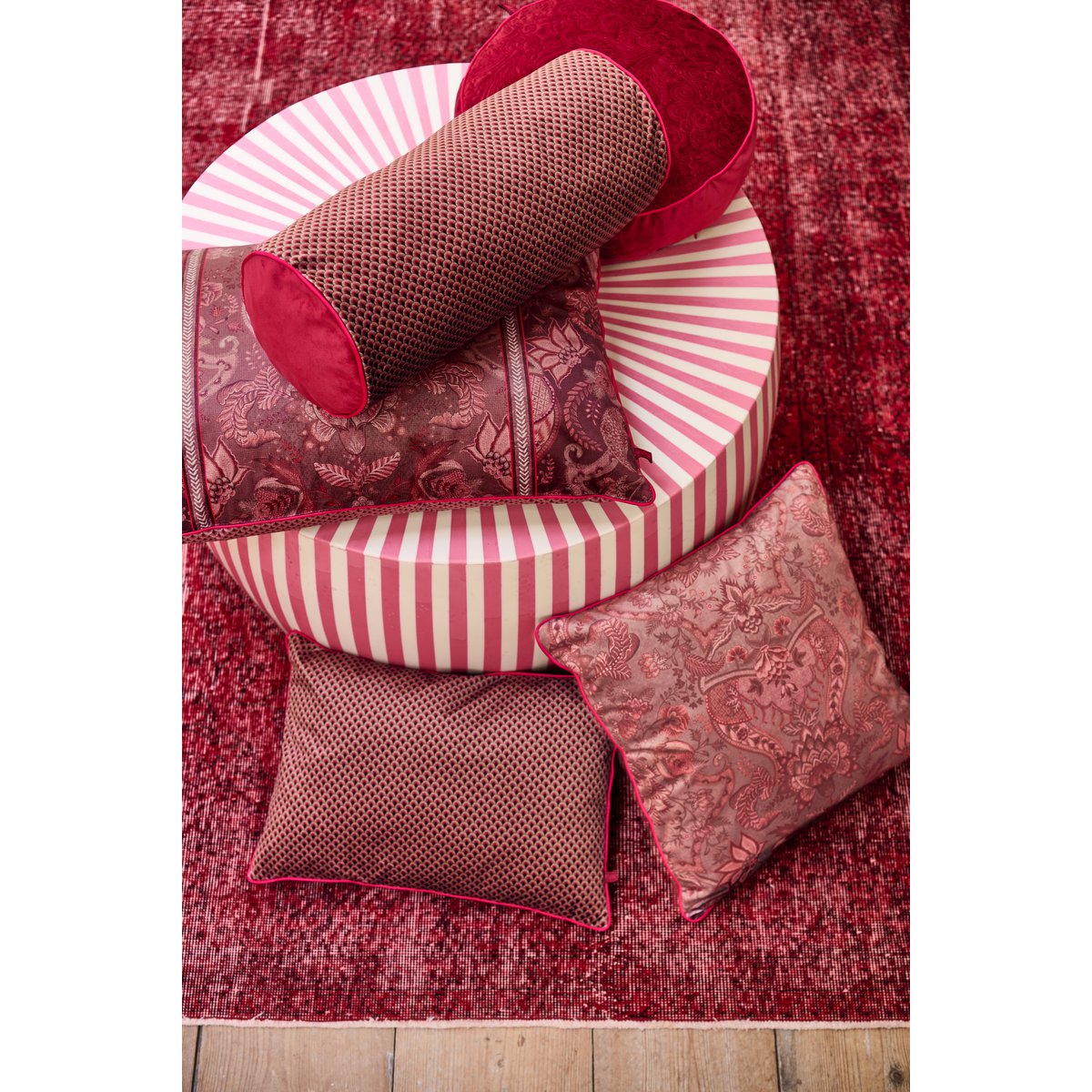Pip Studio - Bolster Suki Dark Pink 55x20cm