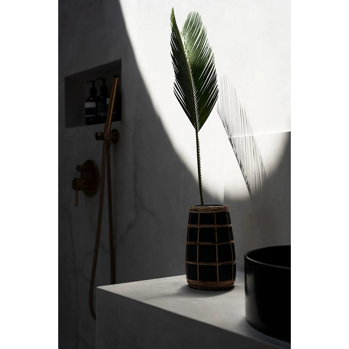 Bazar Bizar - Vase 'Cutie' (Noir Naturel, S)