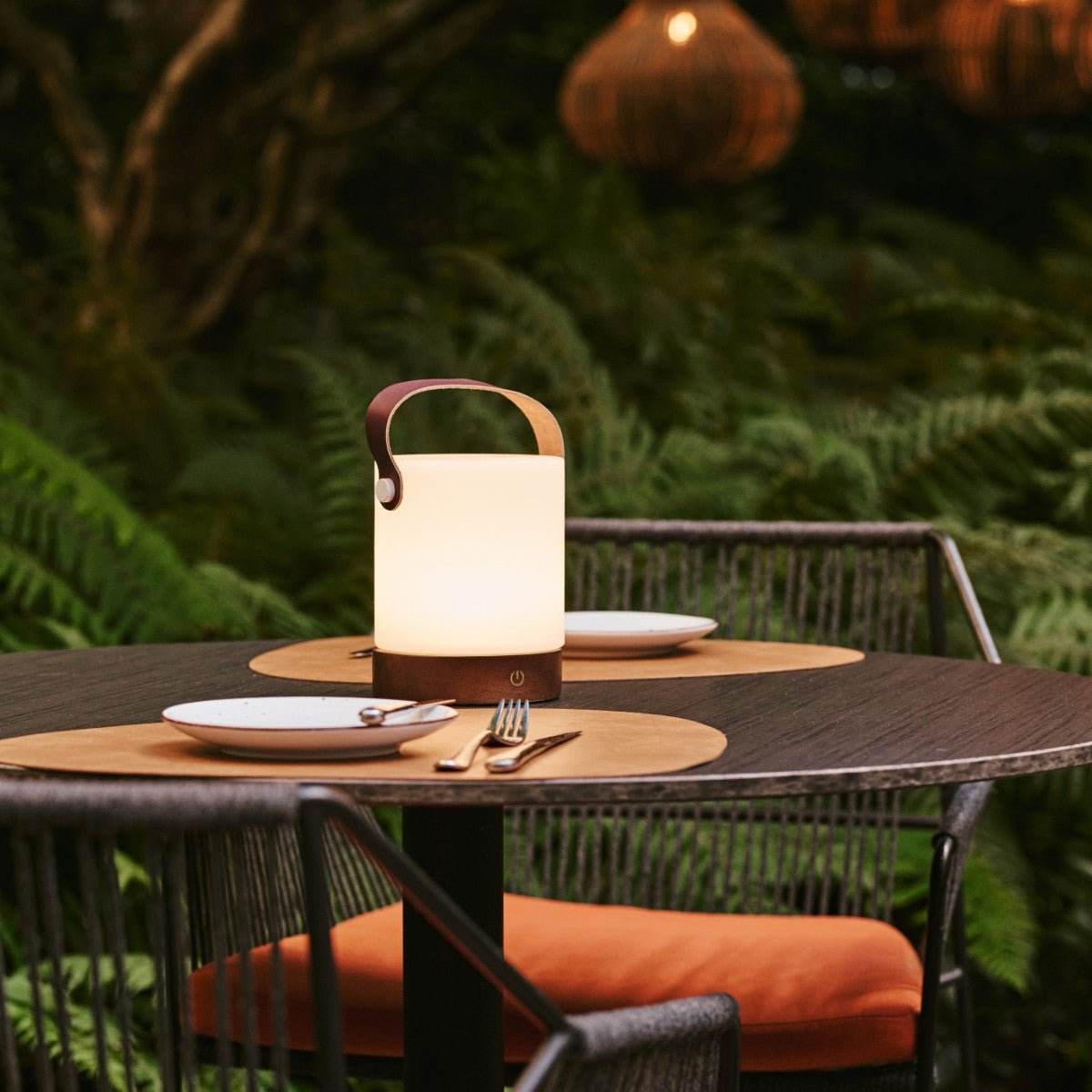 Tavellio-Amsterdam - Avery donkerbruine oplaadbare houten tafellamp – draadloos en dimbaar met leren band