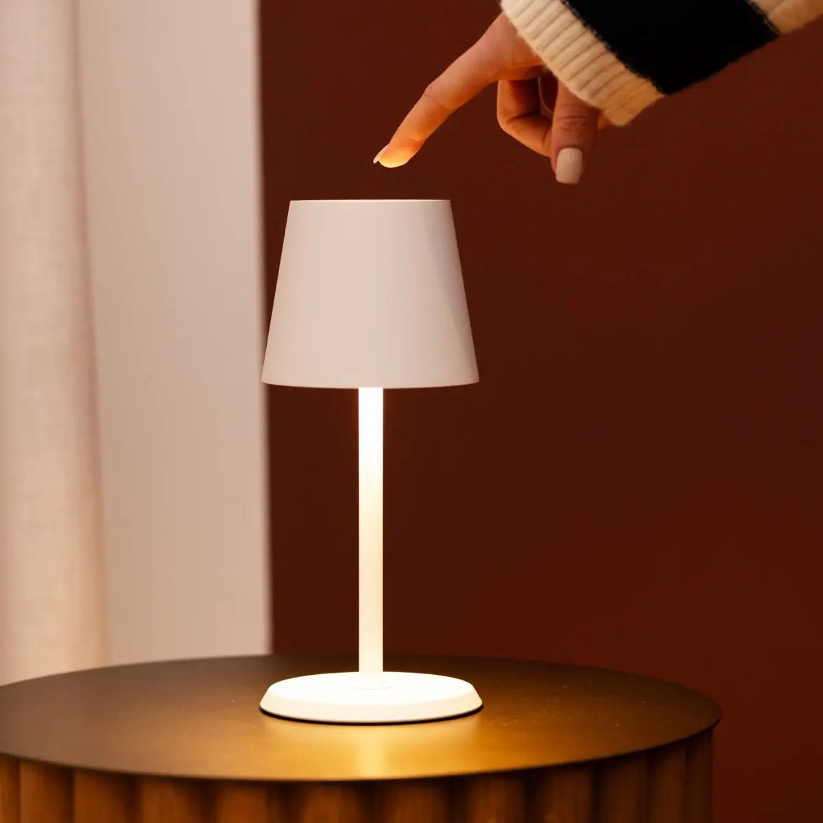 Tavellio-Amsterdam - James White oplaadbare tafellamp – draadloos, dimbaar en elegant