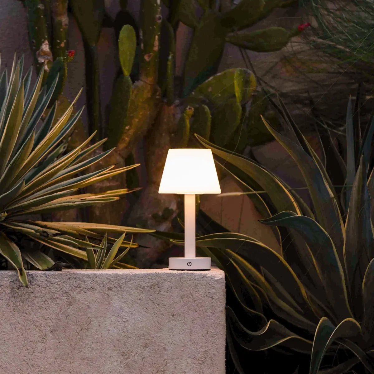 Tavellio-Amsterdam - Zoë Witte Houten Oplaadbare Tafellamp | Dimbaar en draagbaar | Batterijduur van 80 uur