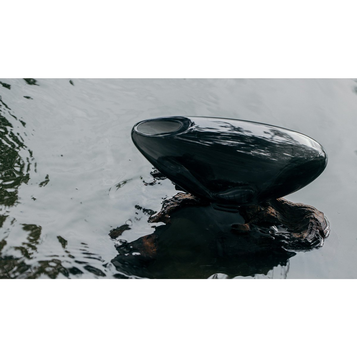 Element Accessories - Langwerpige luxe glazen vaas van innovatief organisch design, KOOKY13GR