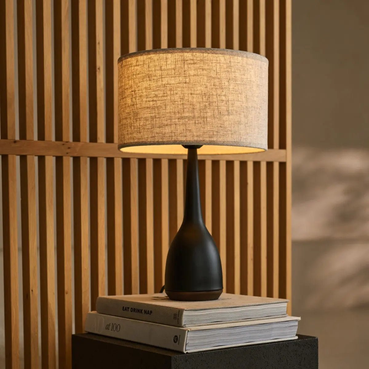 Tavellio-Amsterdam - Jacob zwarte lamp met beige kap – elegante en warme verlichting