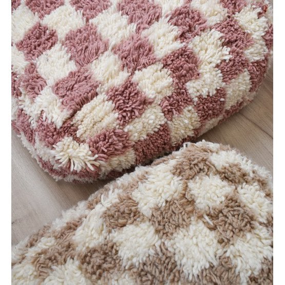 Poufs &amp; Pillows – Kariertes Bodenkissen – Rosa und Weiß