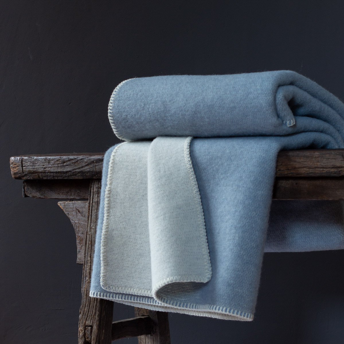 MoST Blankets - Wollen beddeken BLAUW FOG