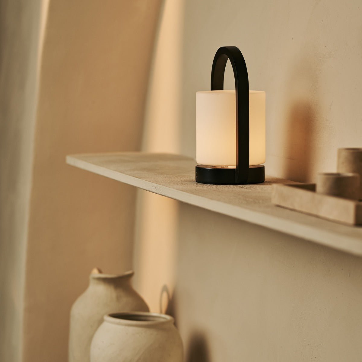 Tavellio-Amsterdam - George donkerbruine houten lamp – oplaadbaar, dimbaar en draagbaar